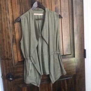 Sleeveless jacket